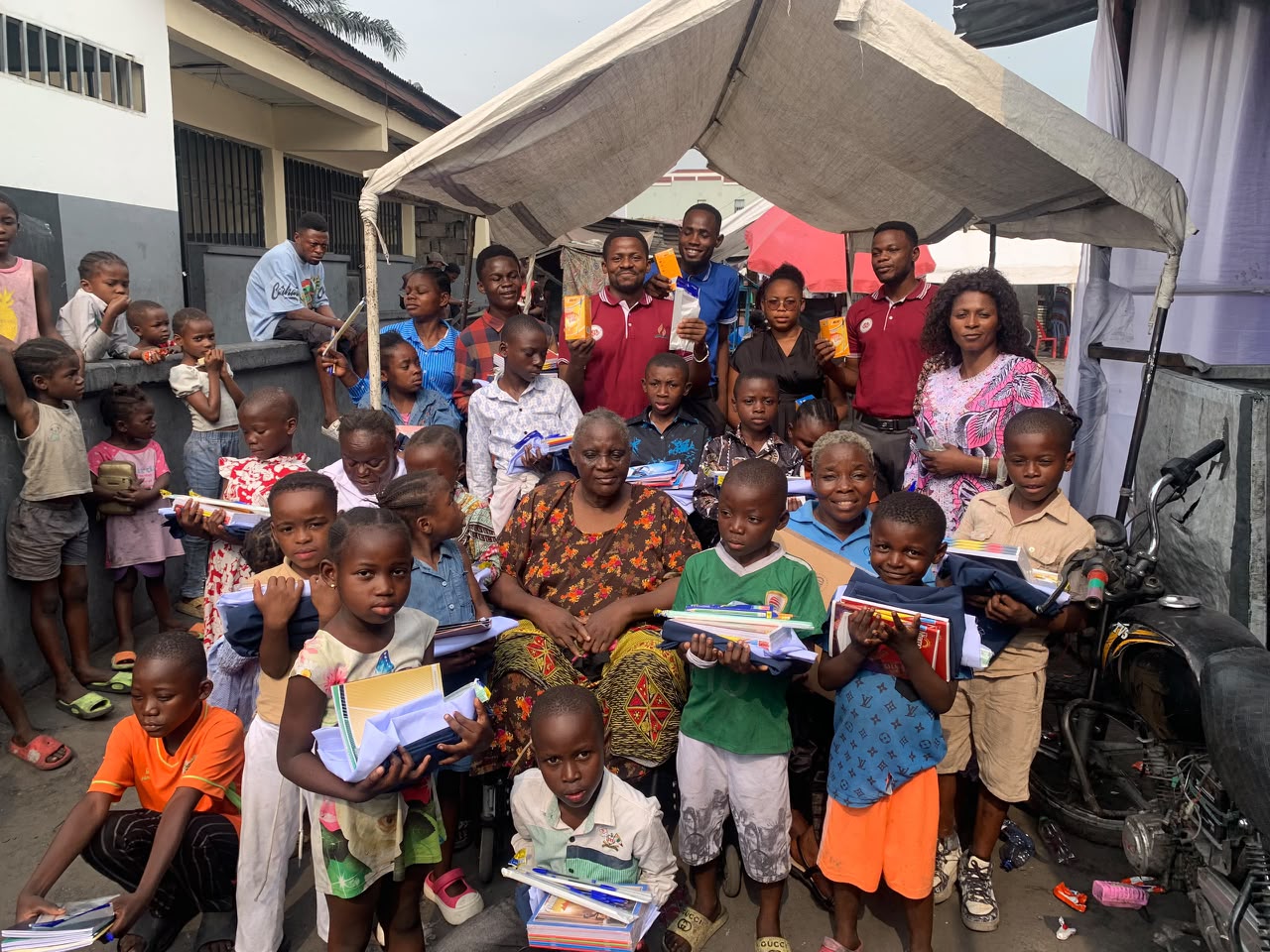 Remise des Kits Scolaire aux enfants vulnérables